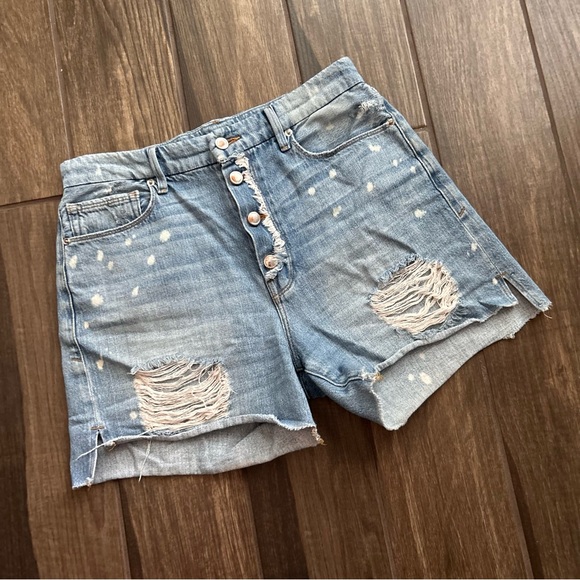 Good American Bombshell Boyfriend Distressed Denim Shorts in Blue043 Sz 28 - Picture 2 of 8